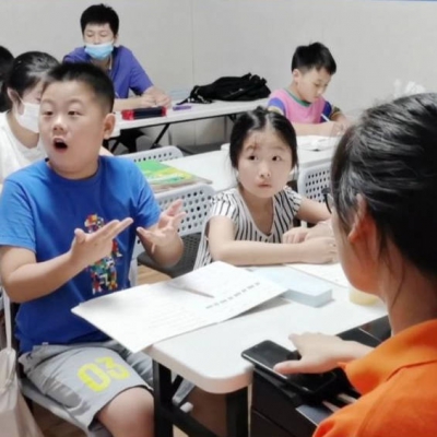 孩子能把知识讲给别人听，他就赚了